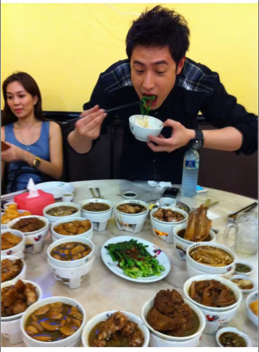 潘玮柏，这吃饭的样子是饿了很久了吗？