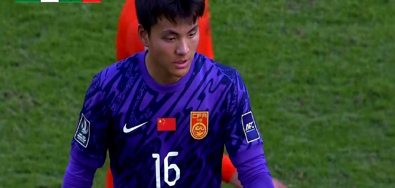 血拼120分钟零封，李昊手指缝还在渗血
 
加时赛最后一分钟，乌兹别克斯坦前锋单