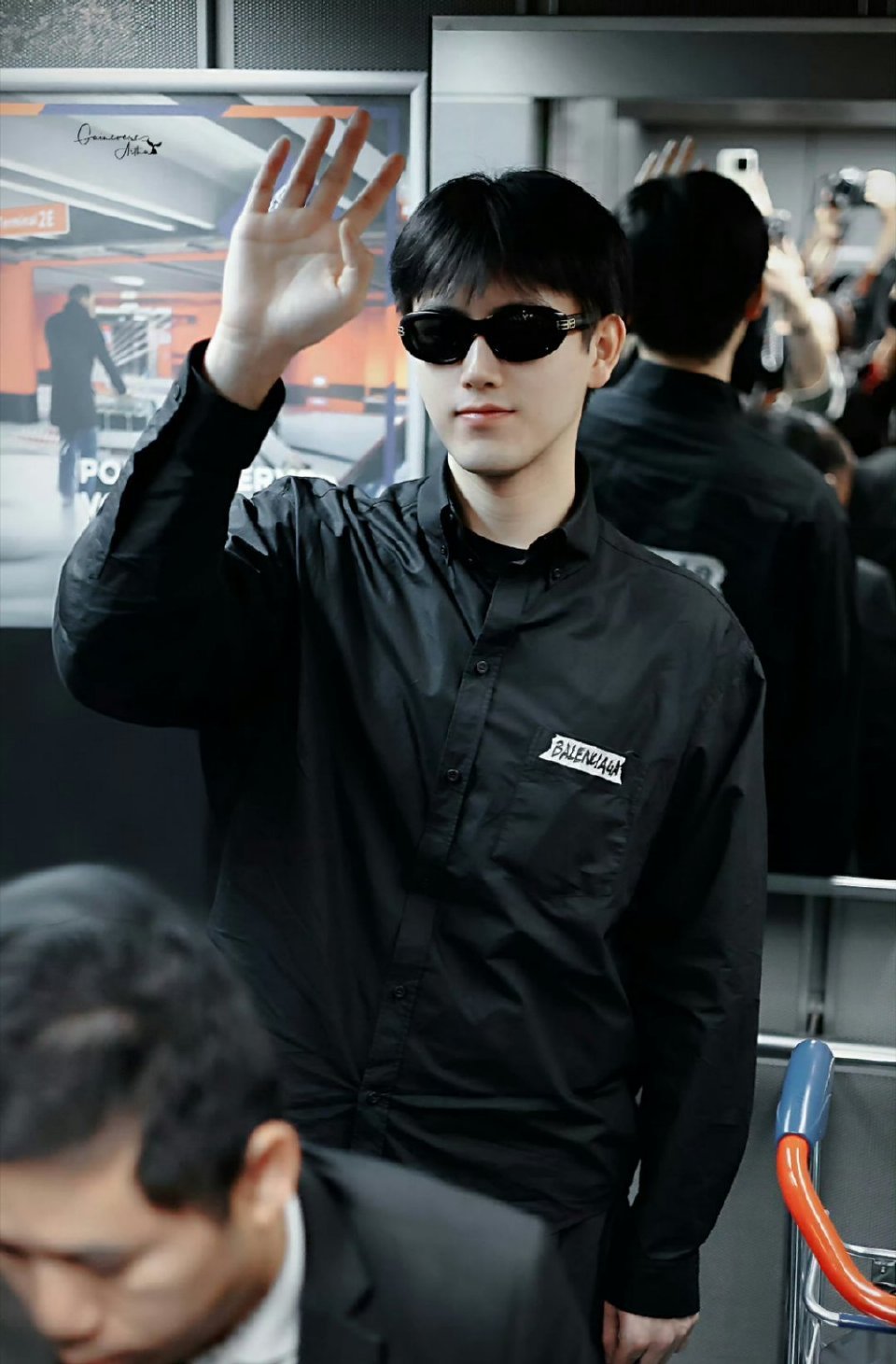 陈飞宇、王安宇、冯建宇 巴黎时装周到达路透pick谁？巴黎时装周 ​​​