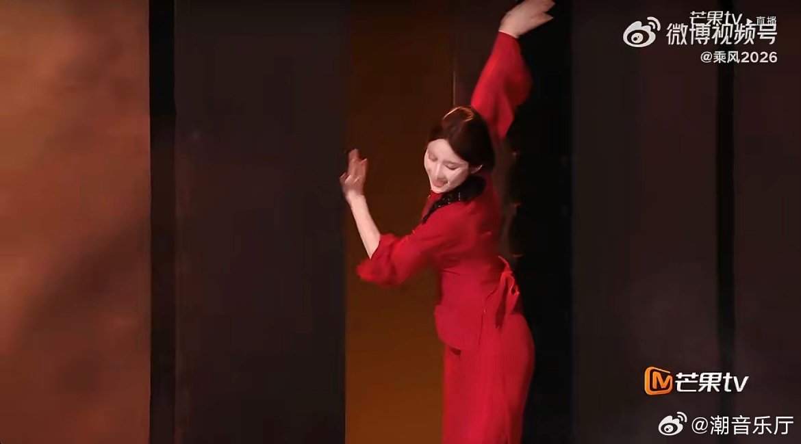 张慧雯跟着你到天边乘风初舞台第二场从光影到舞步，张慧雯完美诠释《跟着你到天边》的