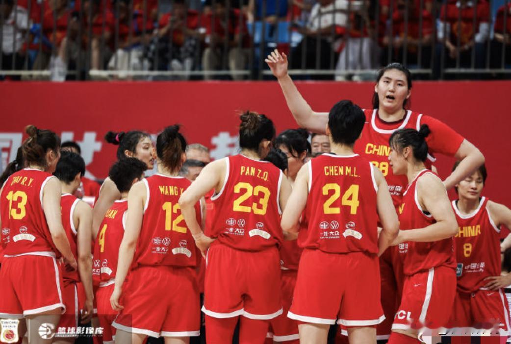 中国女篮亚洲杯的16人大名单预测版
李缘、王佳琦、王思雨、杨力维、王馨雨、翟若云