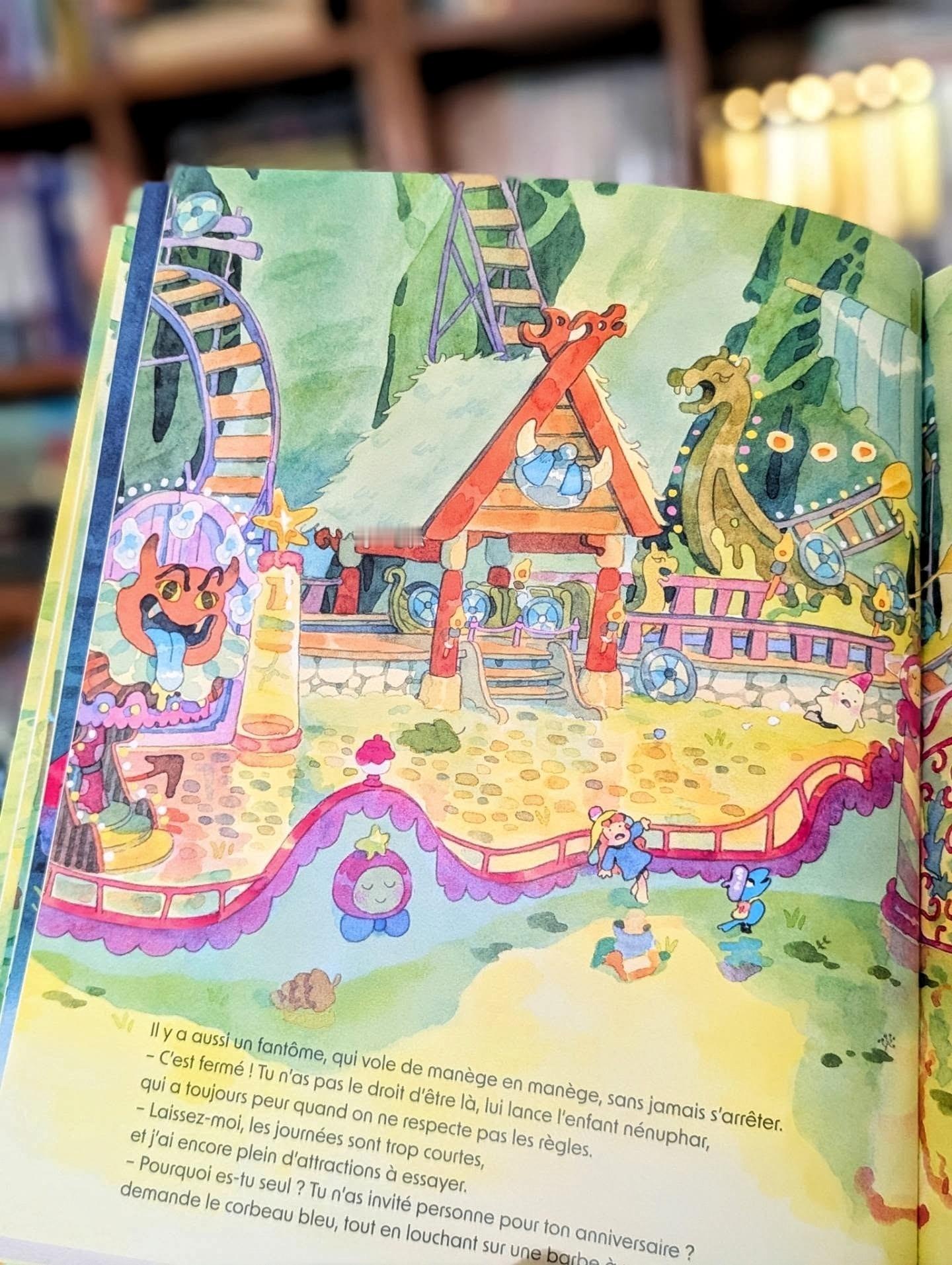 Julien Arnal全新水彩绘本《蓝乌鸦的生日》水彩柔和低饱和配色，满页软萌