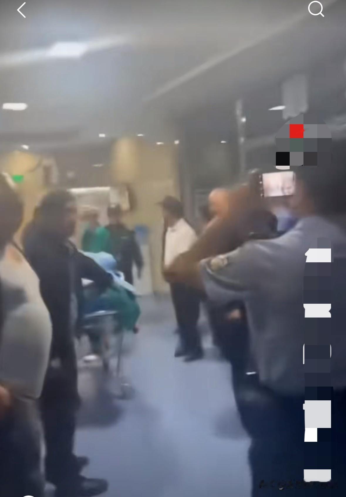 患者已经死亡好几个小时了，医院通知家属交5万块钱的转院费！
家属无奈，只好报警处
