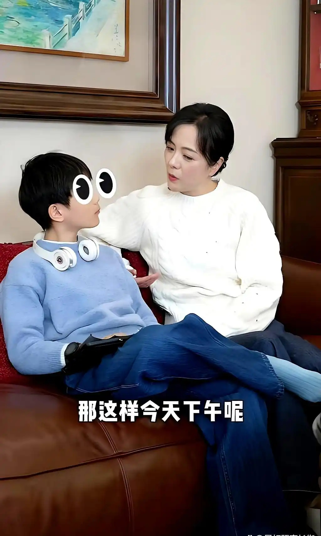 杨乐乐携儿子录制视频作产品推广，又为儿子全程遮脸，网友质疑她自相矛盾，她回应称，