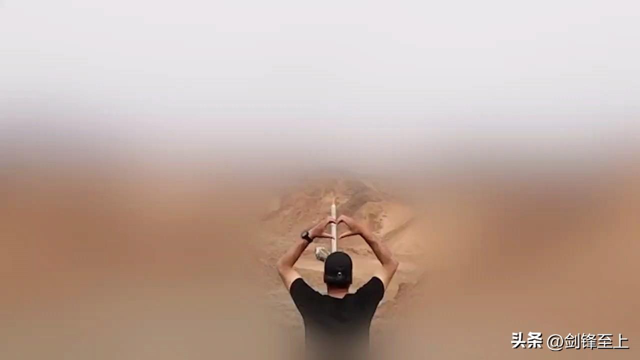 伊朗的导弹发射居然开始整活了？
这说明什么？说明伊朗人现在的心态越来越淡定了
刚