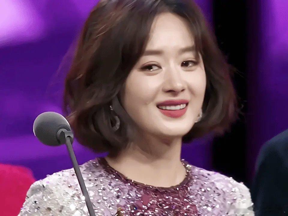 赵丽颖这一路真的太不容易了，不过她拿奖真的是让大家都没话说 ​​​