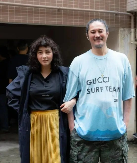 赌王之女何超仪和陈子聪结婚多年，两人的感情那叫一个深厚，只不过陈子聪的身体不是很