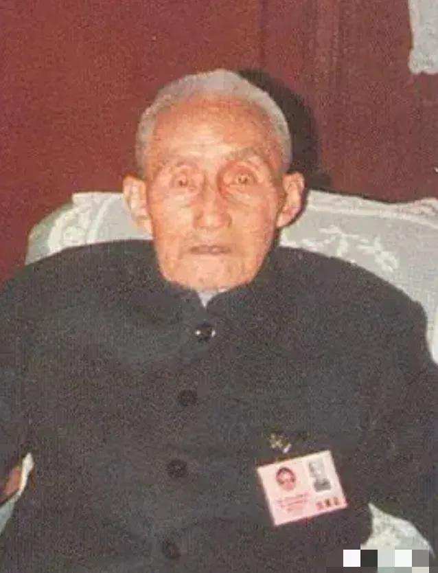 1949年，原79军军长被俘虏后想要自尽，想到自己20岁的漂亮老婆，一脸麻子，身