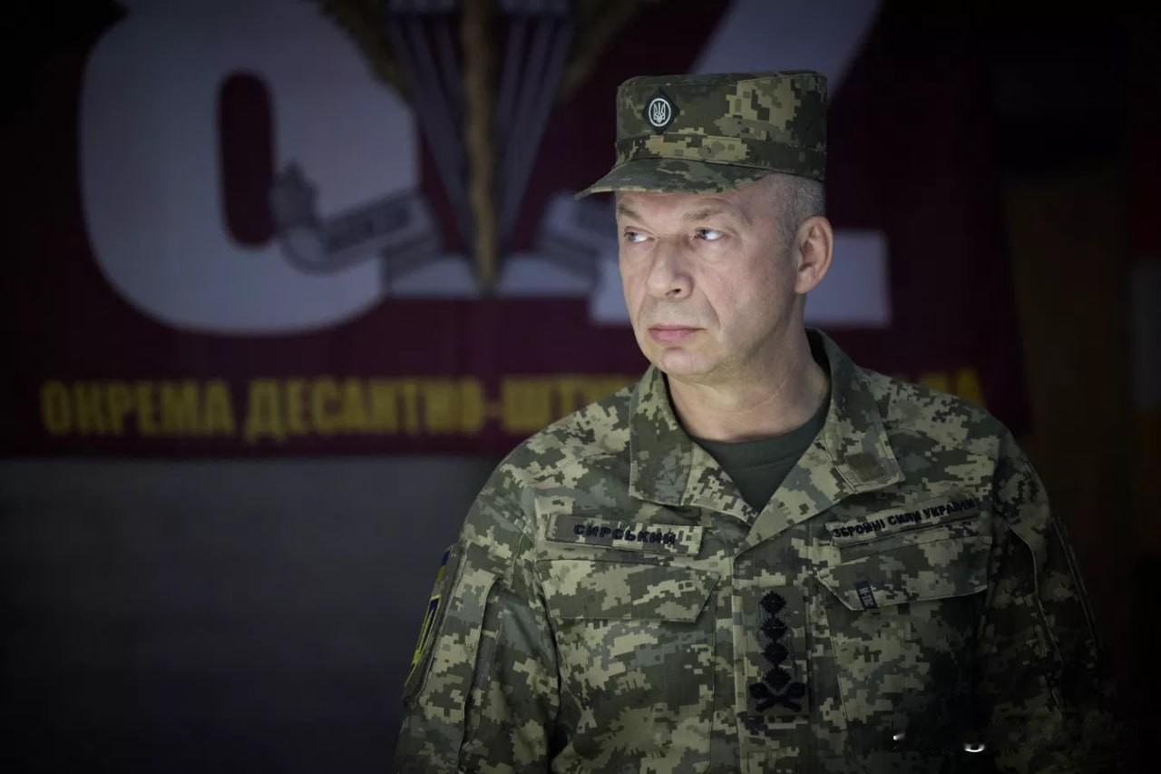快讯！乌克兰武装部队总司令西尔斯基被免职。
泽连斯基任命德拉帕蒂为乌克兰武装部队