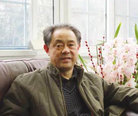 小说都不敢这么写！
徐湖平父子 “左手鉴假右手卖”，
博物院被掏空？


徐湖平