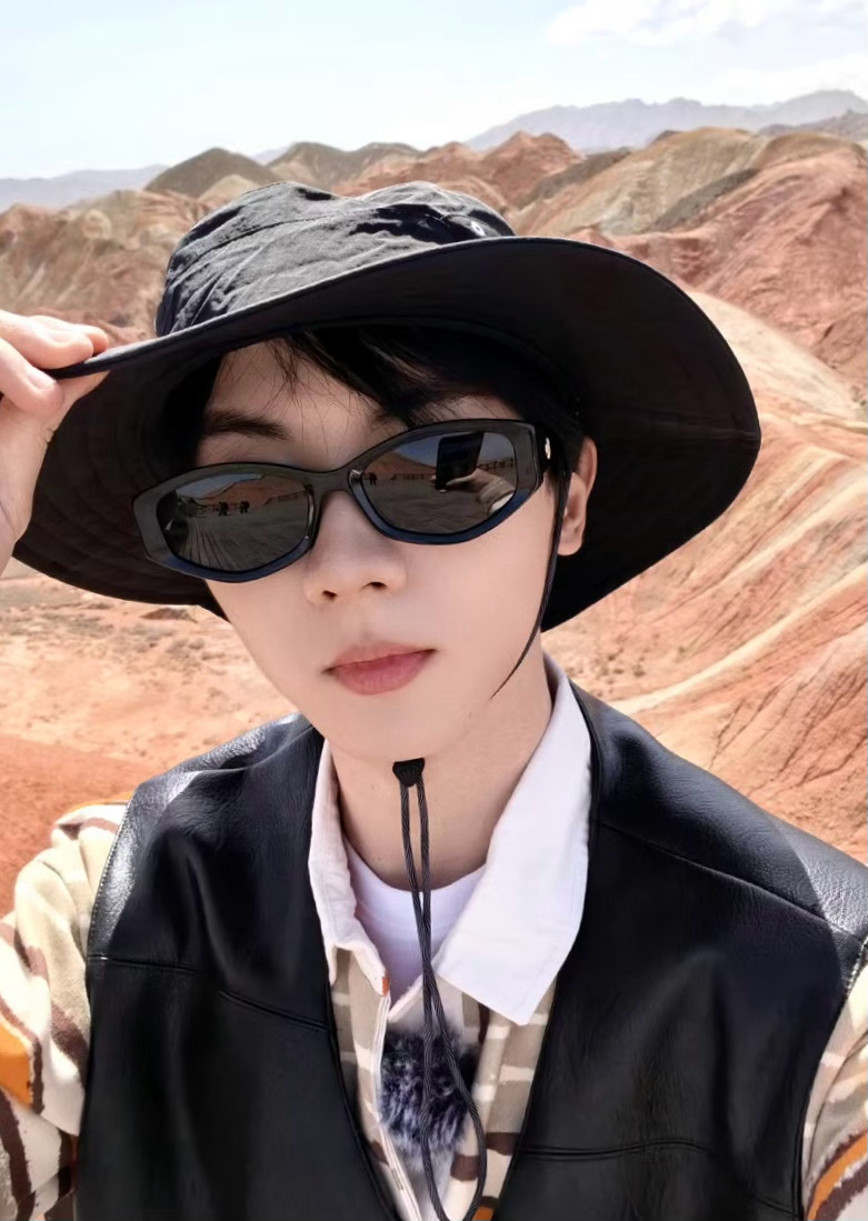 🕶️ 