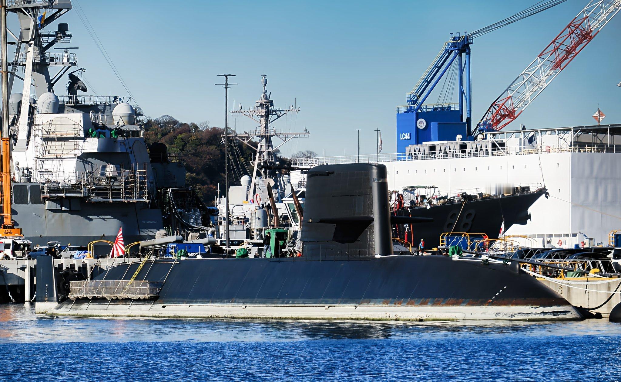 海自准备退役的SS-592“涡潮”，吃水线明显下降