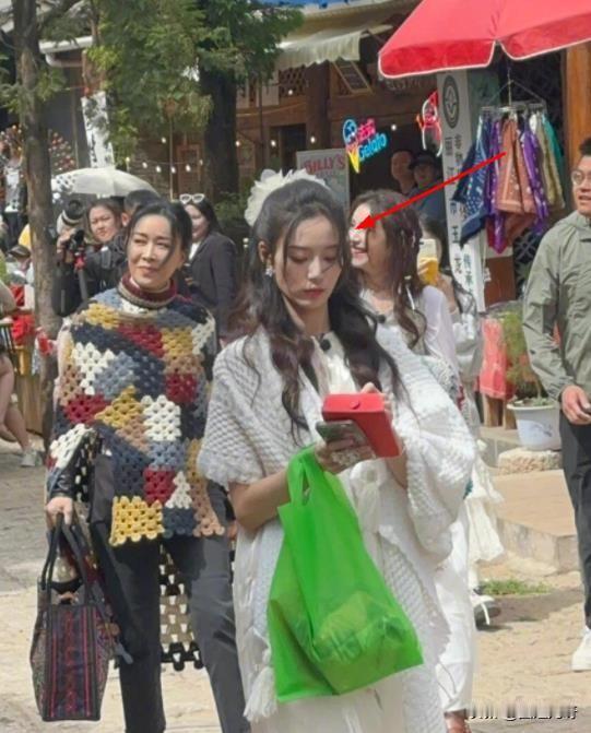 黄子韬被曝求婚徐艺洋！
又上热搜了！网传黄子韬在酒店求婚徐艺洋，事情闹得沸沸扬扬