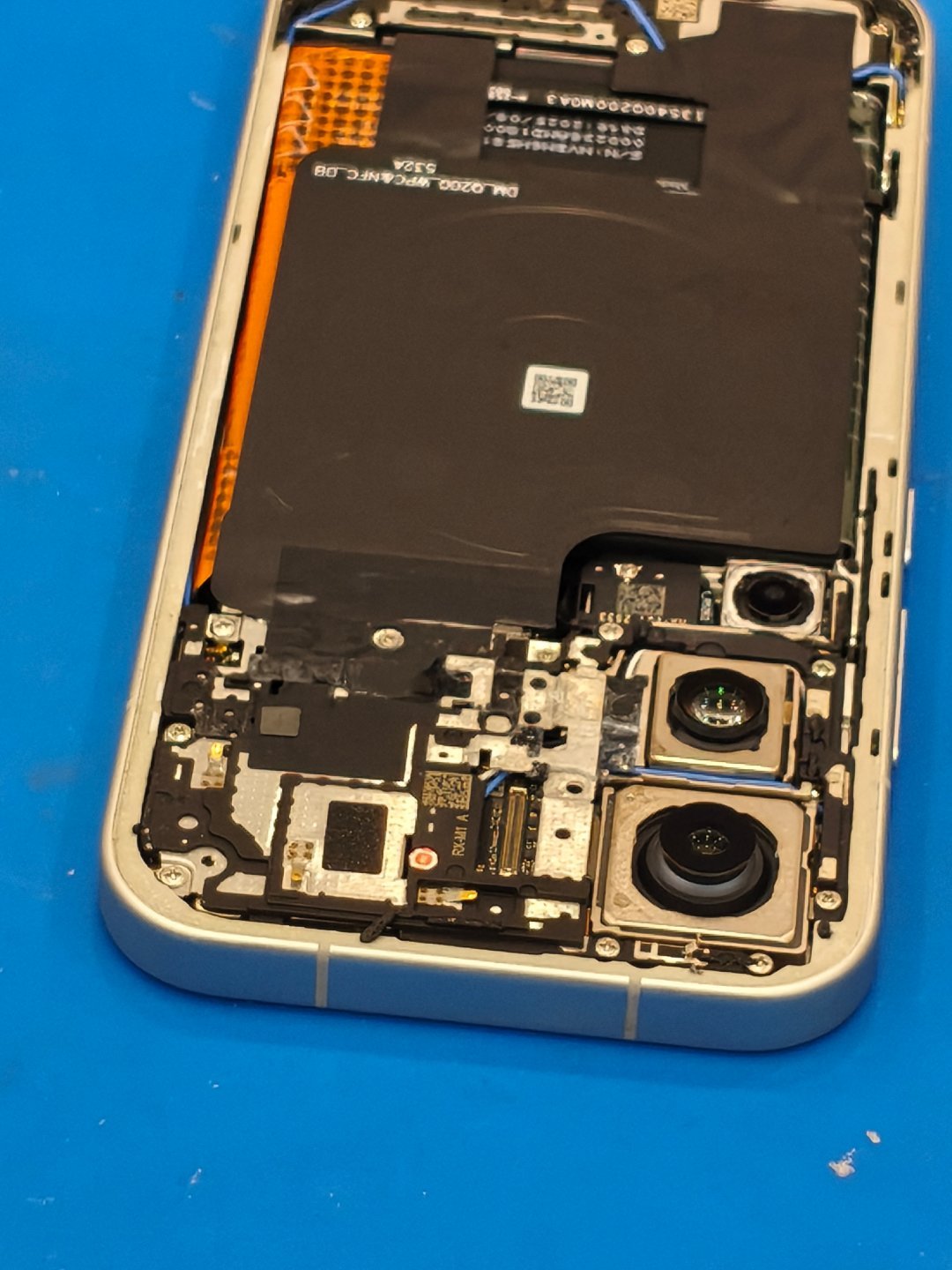 小米手机现在质量真的邦邦硬啊，我前几天洗澡洗的起雾进水，然后背后触摸屏那个直接触