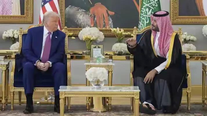 美国这几年在中东的策略很明显。一方面推动阿拉伯国家和以色列关系正常化，另一方面又