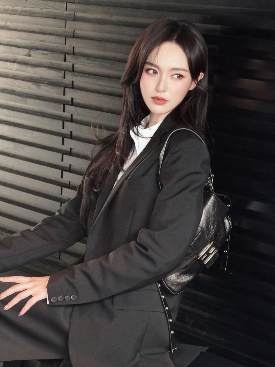 唐嫣ccd好美完全就是我们金融高管陈岩女士呀