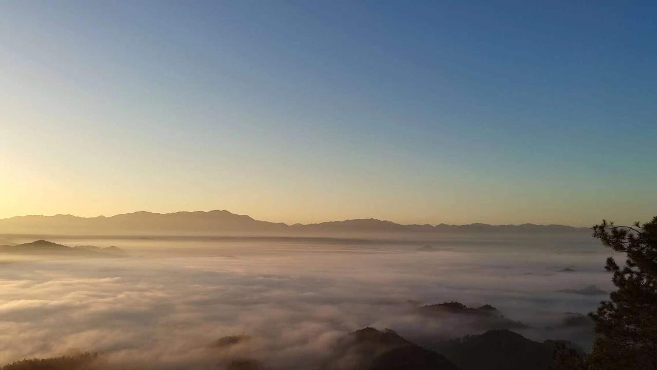 还有一组晚霞🌆美照，当然了不是我本人拍的，我拍不了这么好～向他(她）们好好学习
