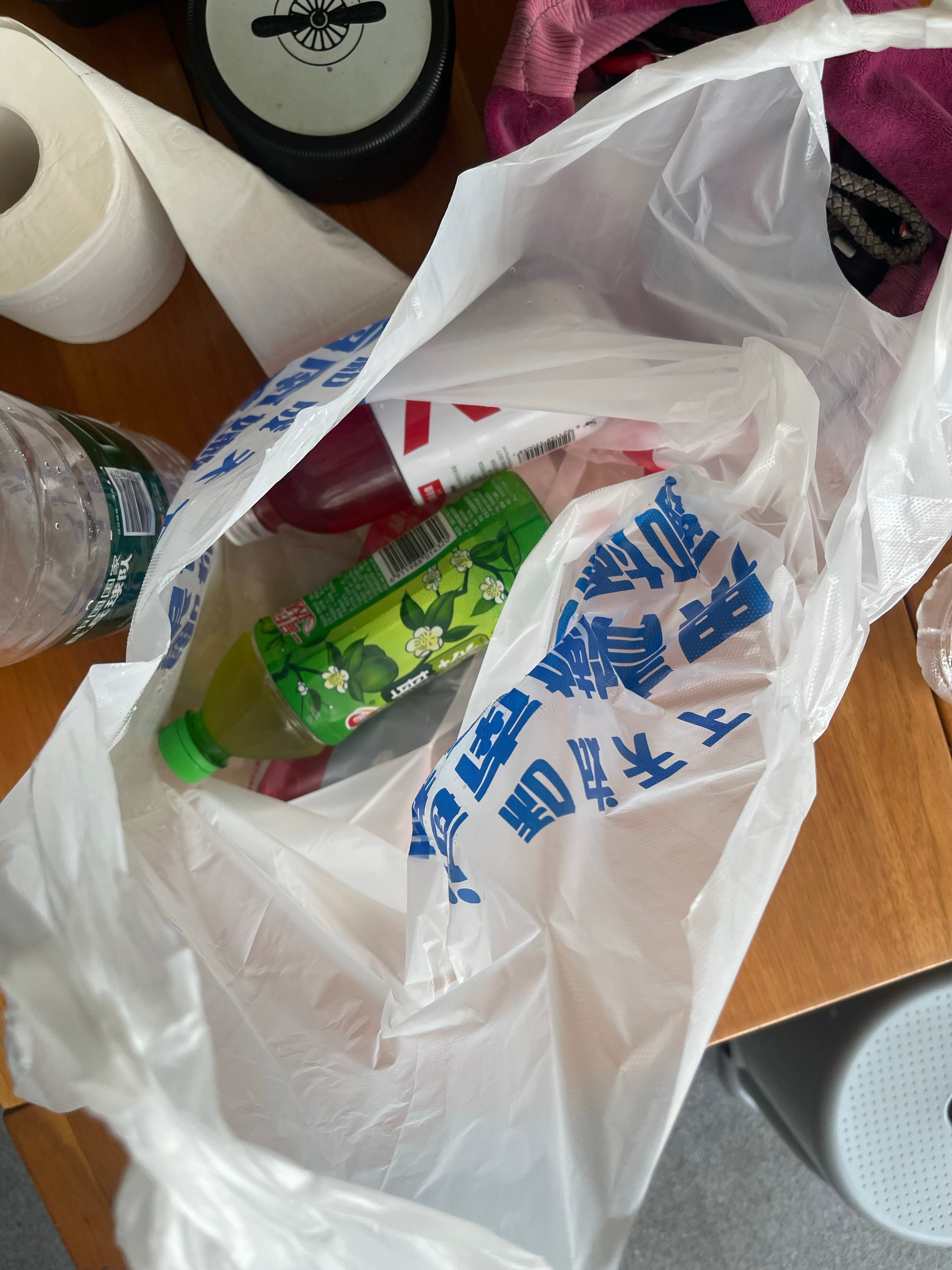 天气这么热，感谢银行贷款 小姐姐 送来的冰水 ​​​