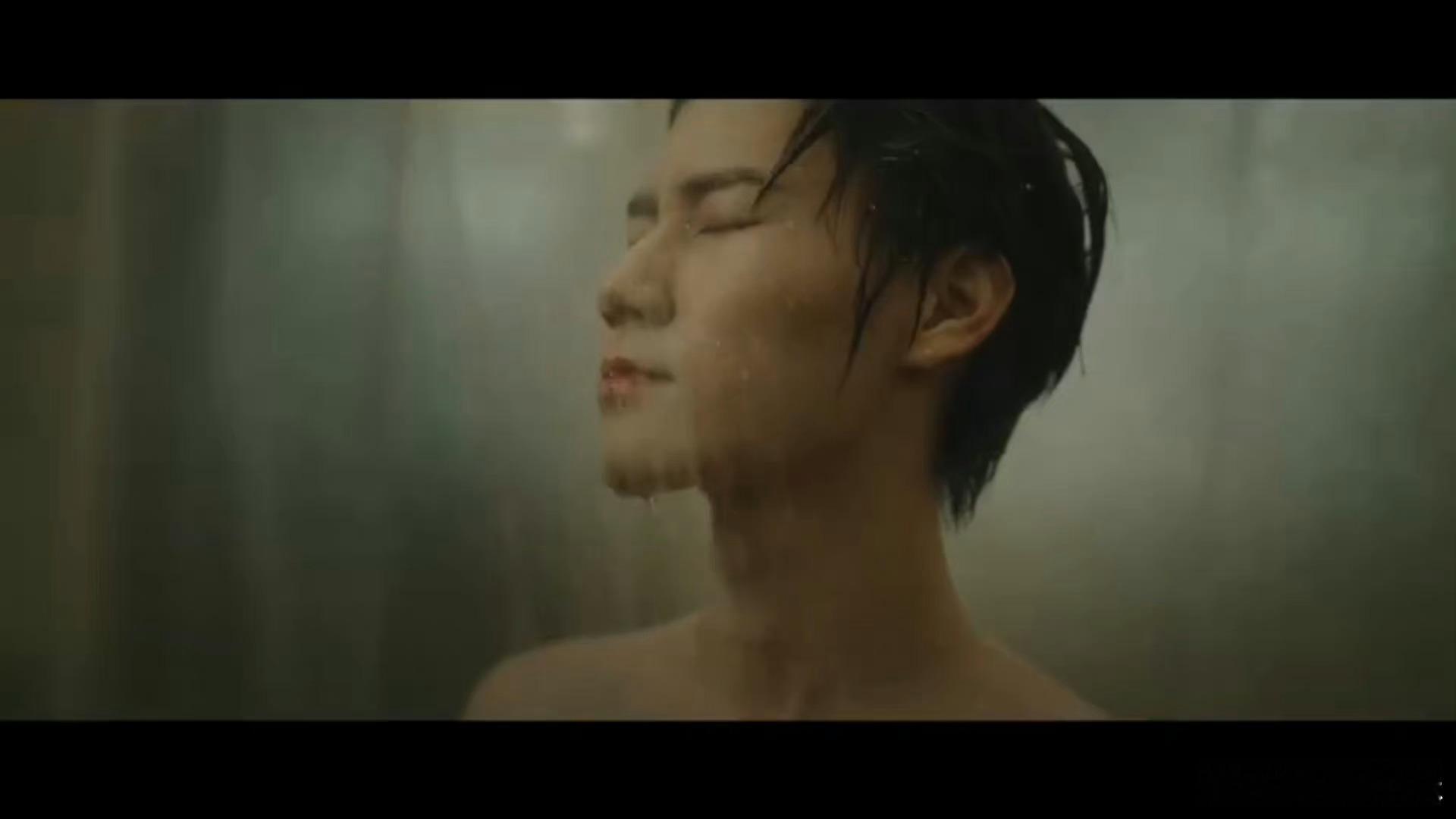 #张真源洗澡镜头#看到张真源洗澡的镜头了。这也太好看了吧，能洗就多洗一会儿，会拍