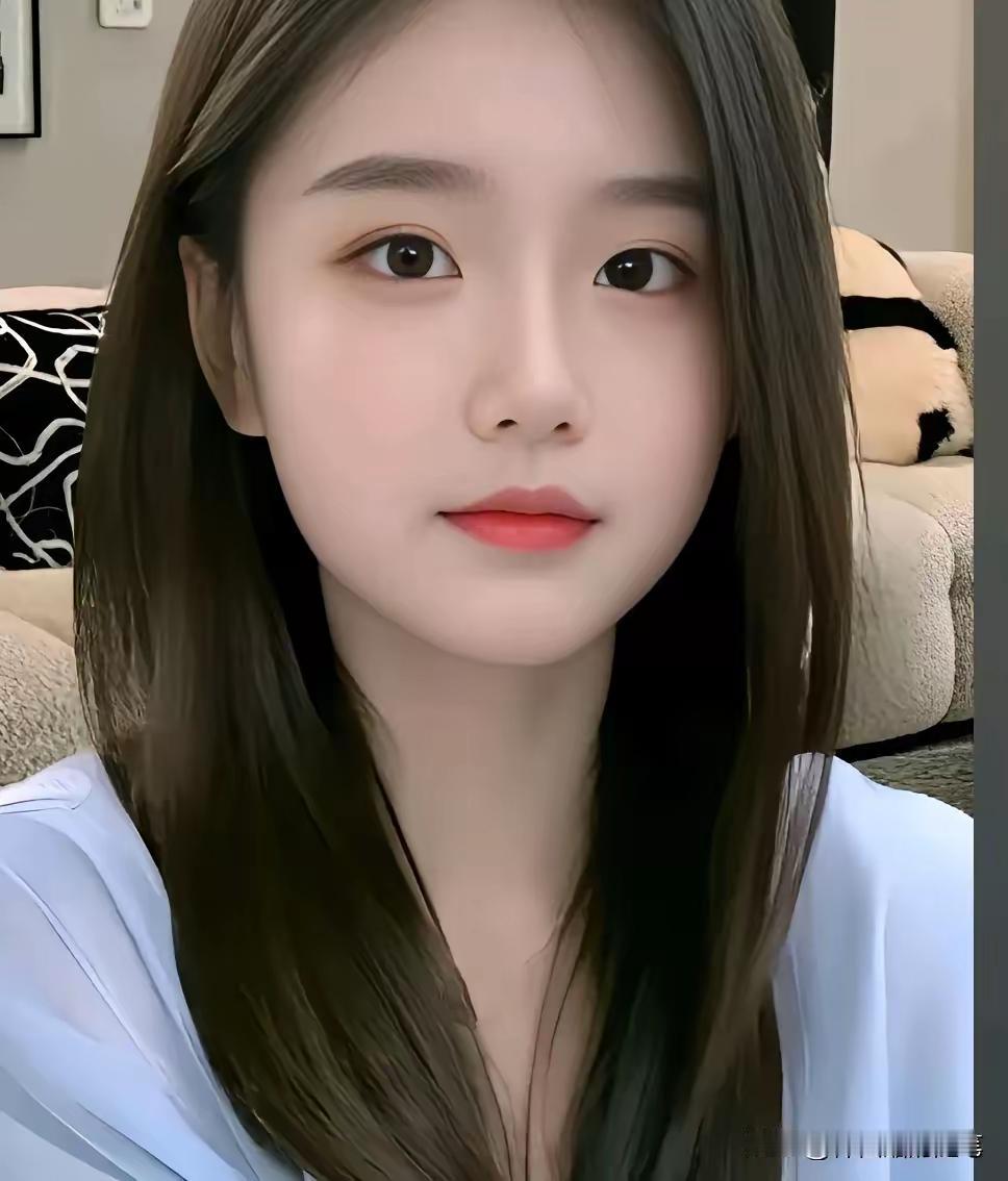 天净沙·岁月情长
当年牵手羞红，
如今拌嘴从容。
柴米消磨锐锋。
包容恩宠，
此