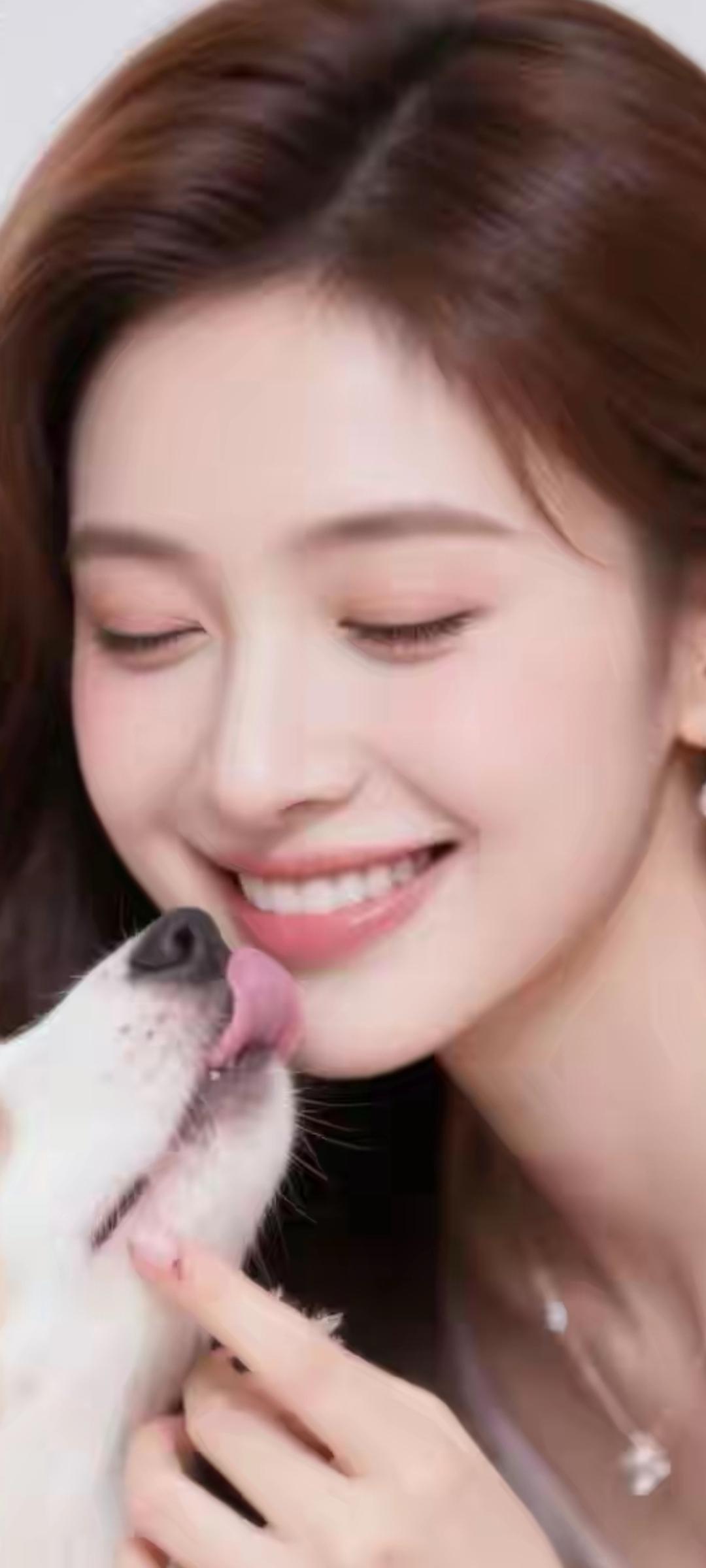 萌宠日常：与毛茸茸的小伙伴亲密互动🐾💕