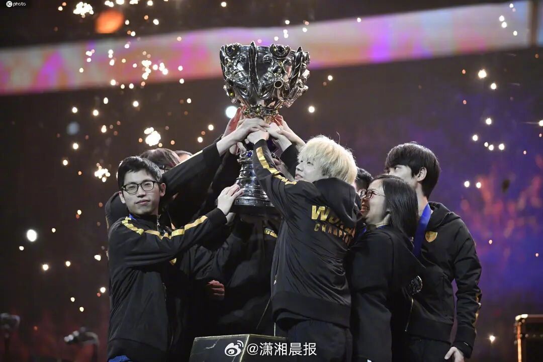 11月17日，FPX电子竞技俱乐部官方发文，感谢LPL过去八年的信任与支持。同时