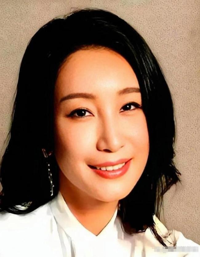 秦海璐对郭麒麟说：“我给你生个弟弟吧。”郭麒麟扑通跪下，抱着她腿喊：“妈，您可饶