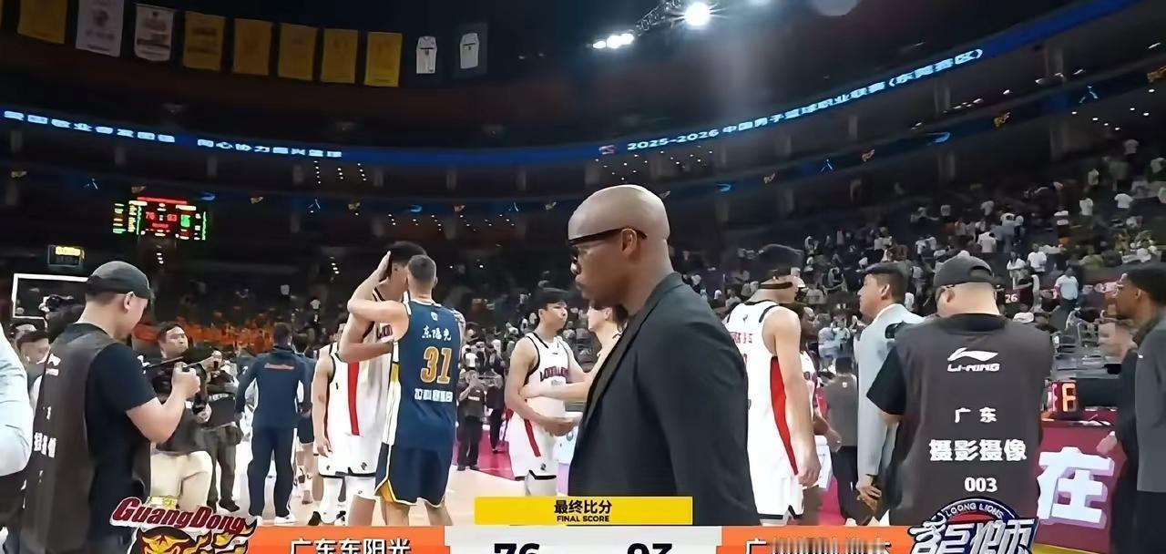 现在基本断定今年广东就是彻头彻尾罕见的崩溃赛季，球队今年的表现可以说是全方位都出