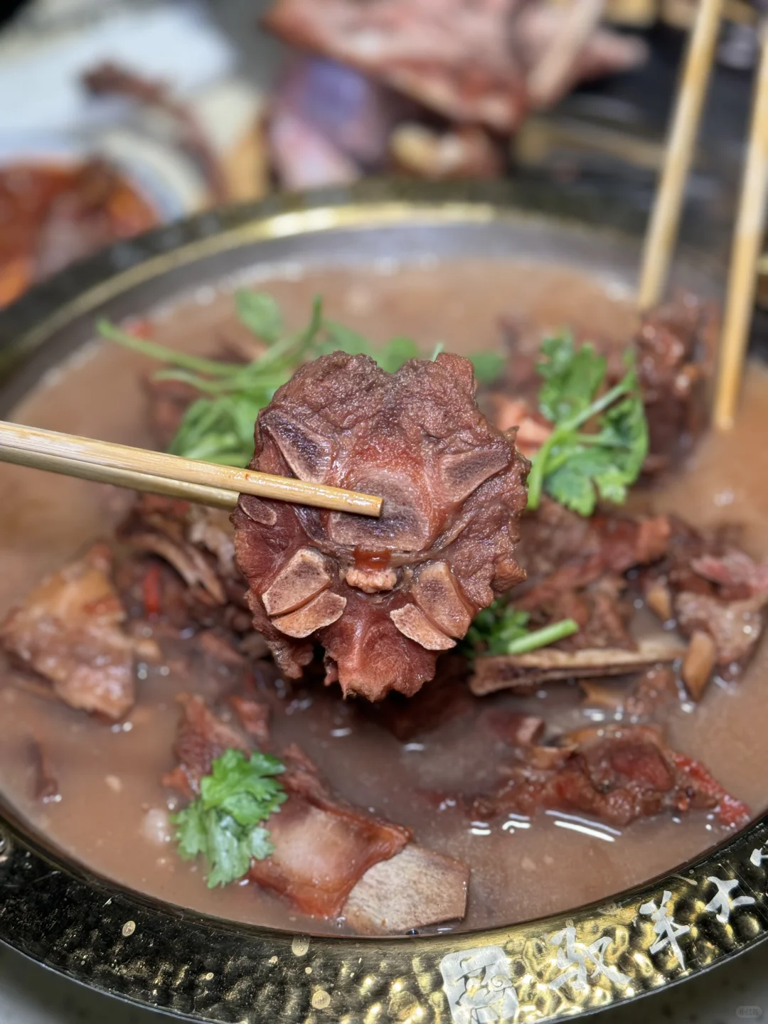 滋啦滋啦烤羊腿，过把肉瘾～