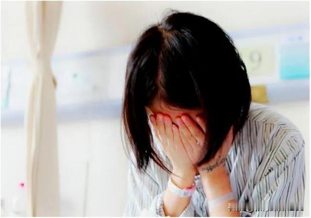 湖北利川男子小张强行与未成年女孩小莉发生关系，3天后小莉报警。张家父亲、哥哥、嫂