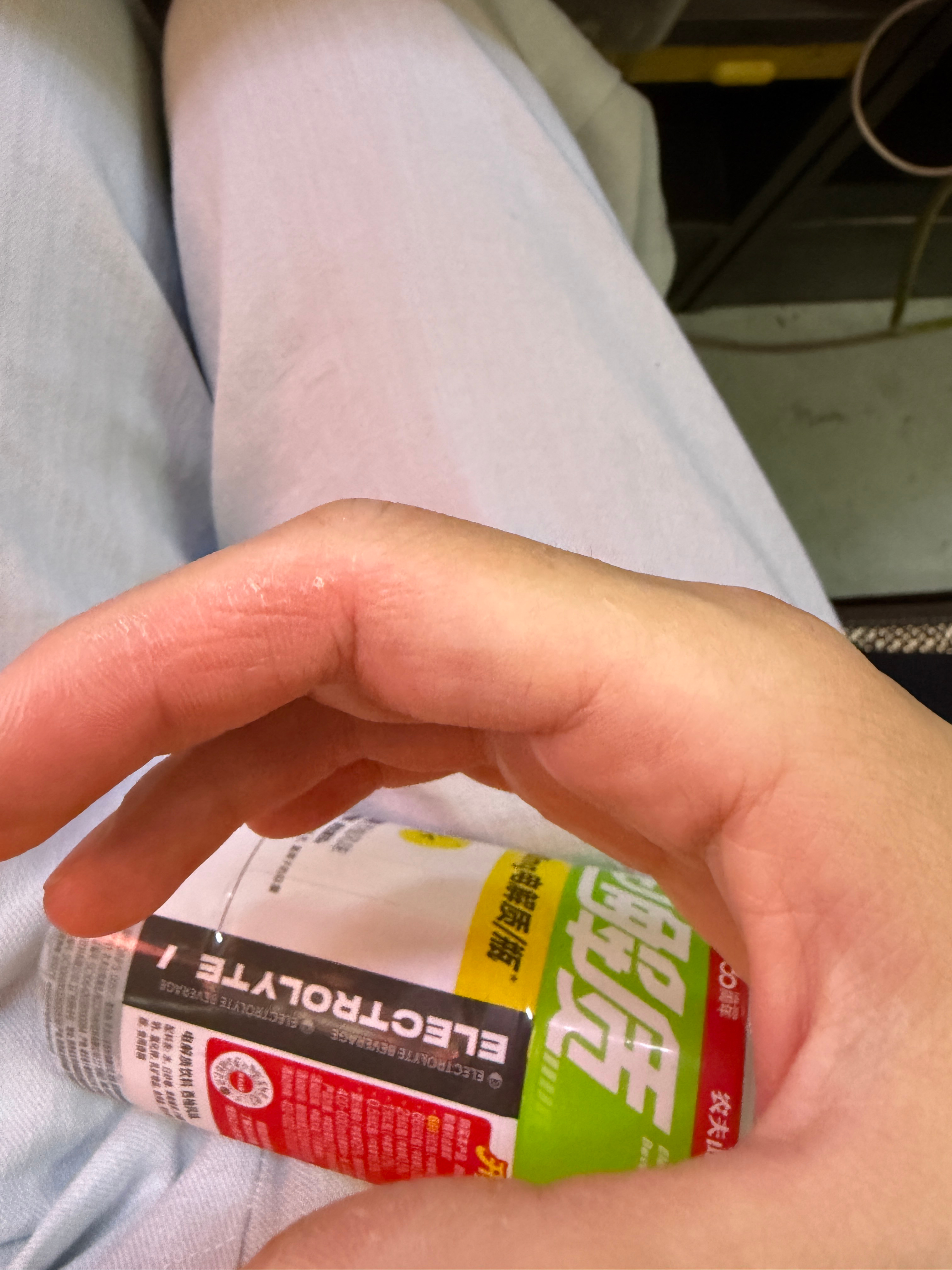 以前我都觉得，怎么会有人连水都拧不开，直到有一天我也拧不开