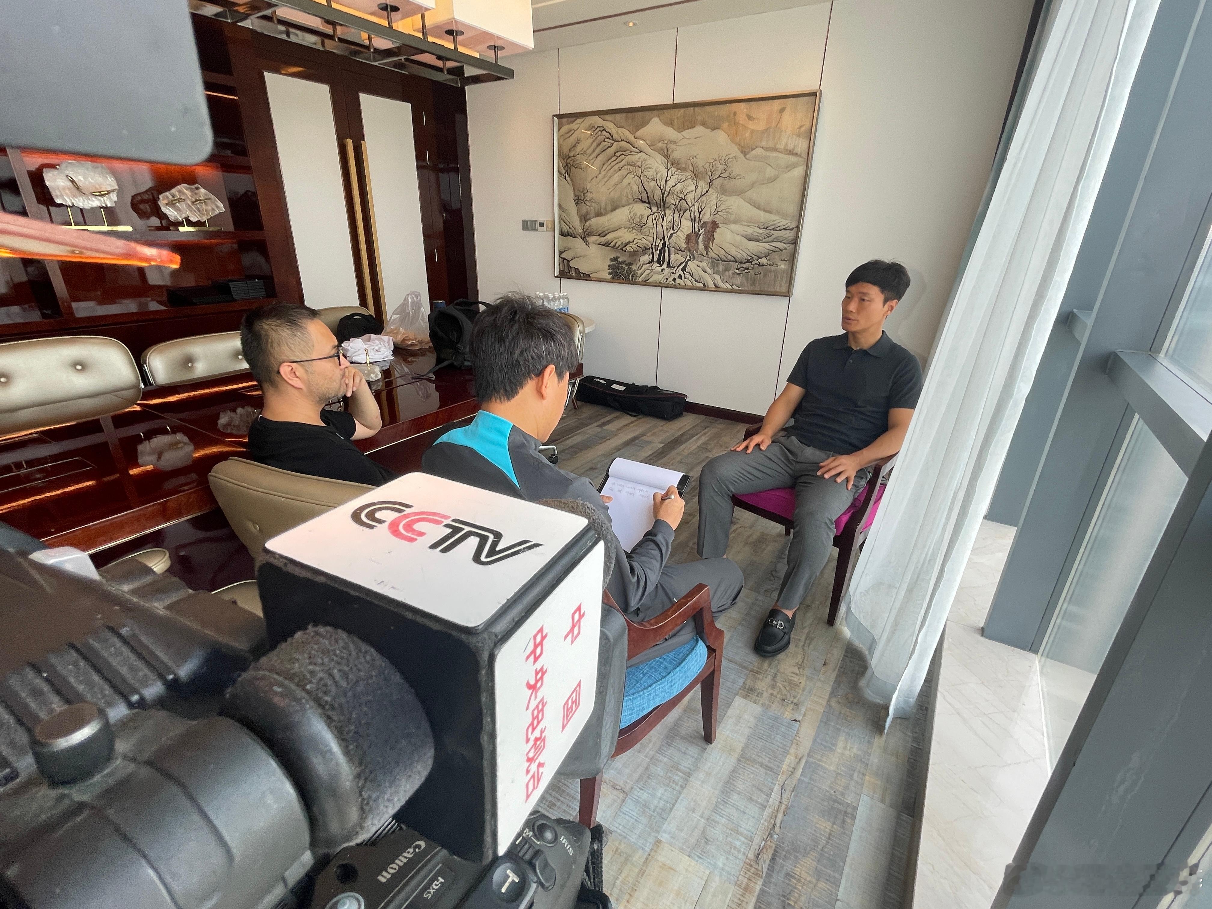 #足迹·足记# 今天中午采访了河南队主教练南基一，这是他上任之后首次接受一对一的