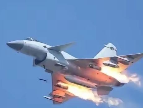 原来美西方国家还有个盼头，击垮俄罗斯以后，他们就能集中力量来对付中国，可歼10这