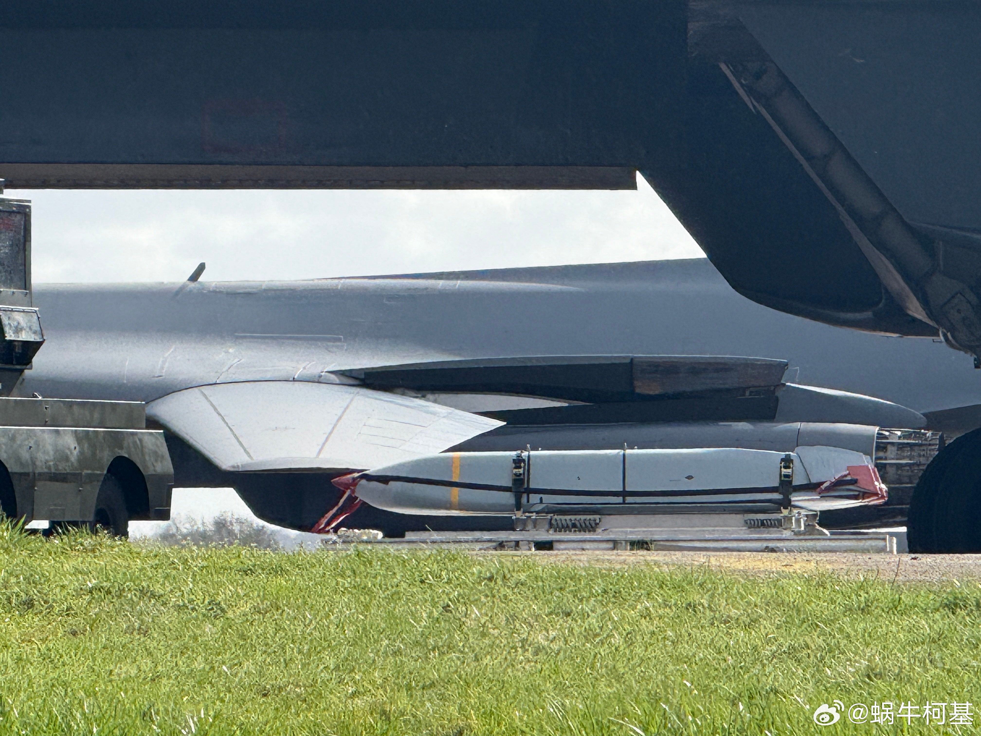 逻辑上，F-16和F-35都进入德黑兰领空投弹了，所以我们以为B-1B也是丢光杆