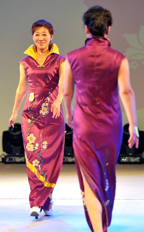 相差三十多岁婆媳审美差异大吗
之前刷到辽宁那个儿媳晒63岁婆婆的街拍视频，我直接