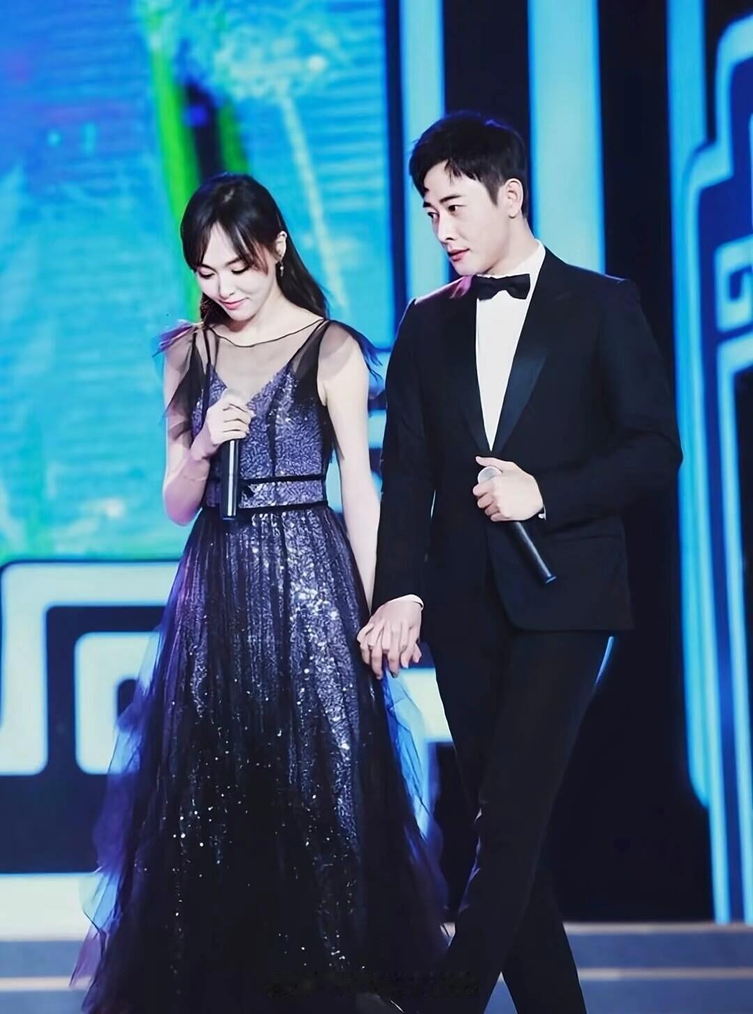 最近“罗晋爸爸走了”上热搜，有人立马嚷着年底官宣离婚，可葬礼图一出评论区秒翻车。