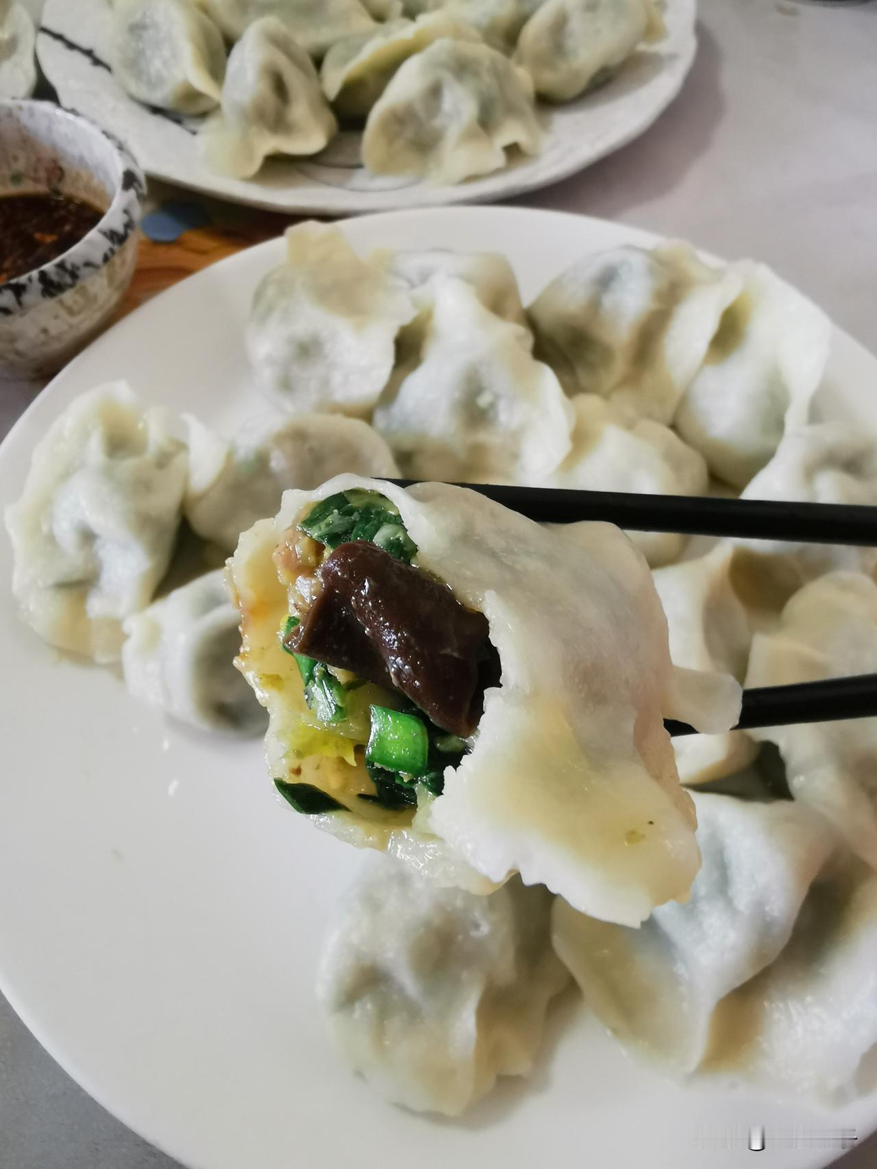 热气腾腾的厚皮海肠饺子出锅了！

今天是重阳节，正赶上休息，中午做海肠饺子。
