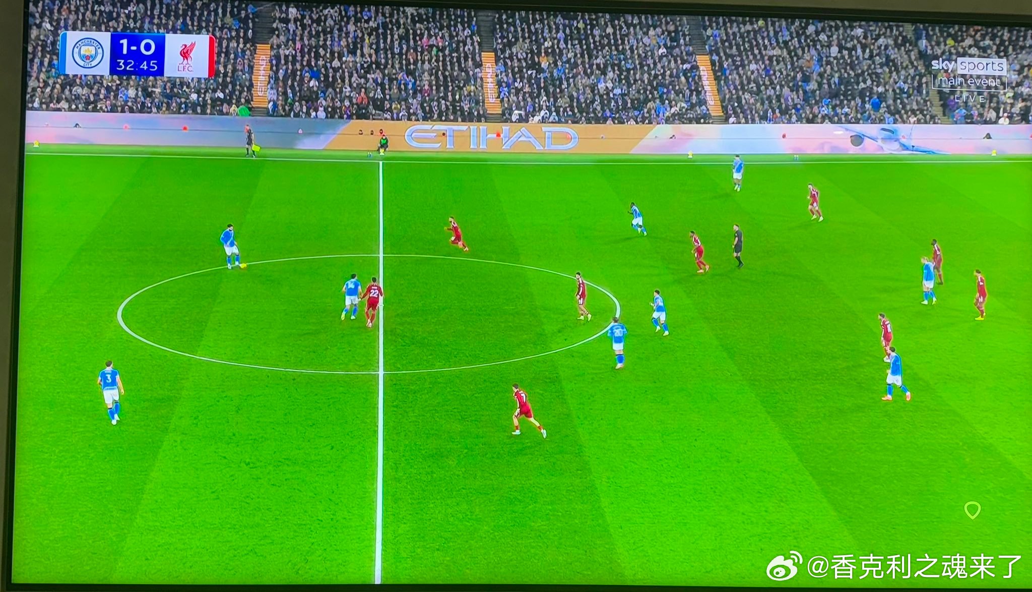 首发推评论图一 多库拿球的空间太轻松了图2  当球队缺乏技术保障且面对高位逼抢时