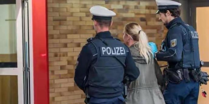 德国街头上出现了一出“真人实战教学”，32岁的中国博士生在遭遇围殴时，靠着练过的