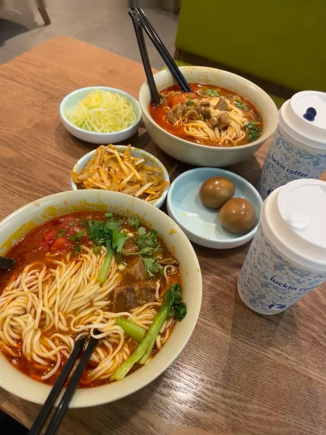 关灯吃面🍜 ​​​