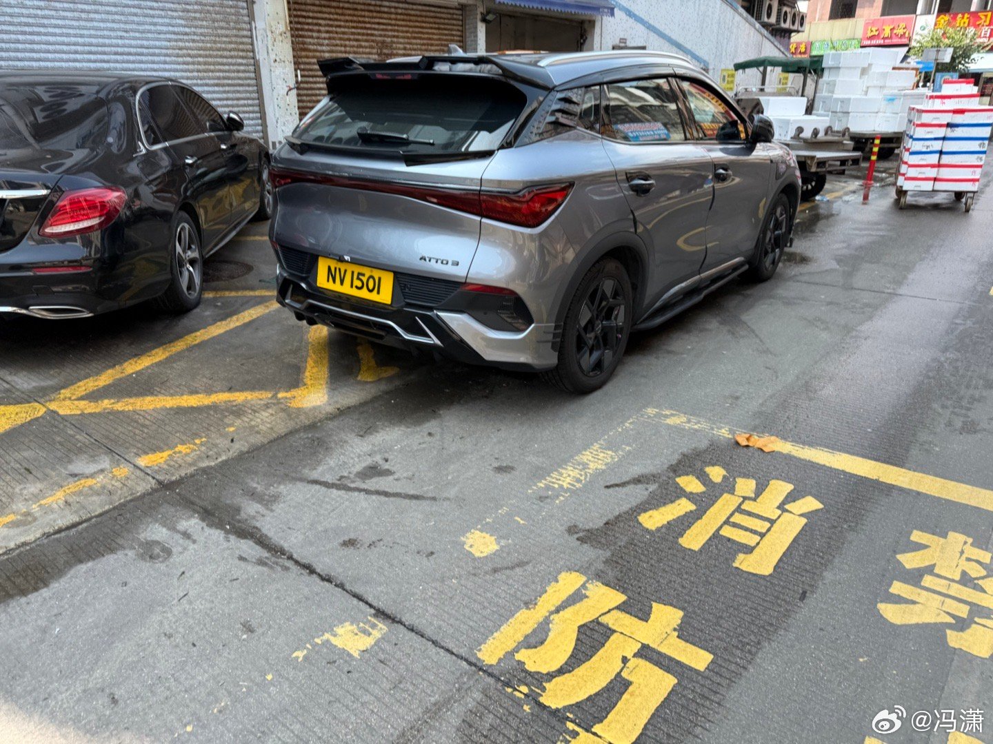 本来想翻手机找过年时候拍的遇到的一辆巨帅的EVO，结果翻出一堆比亚迪…….我都忘