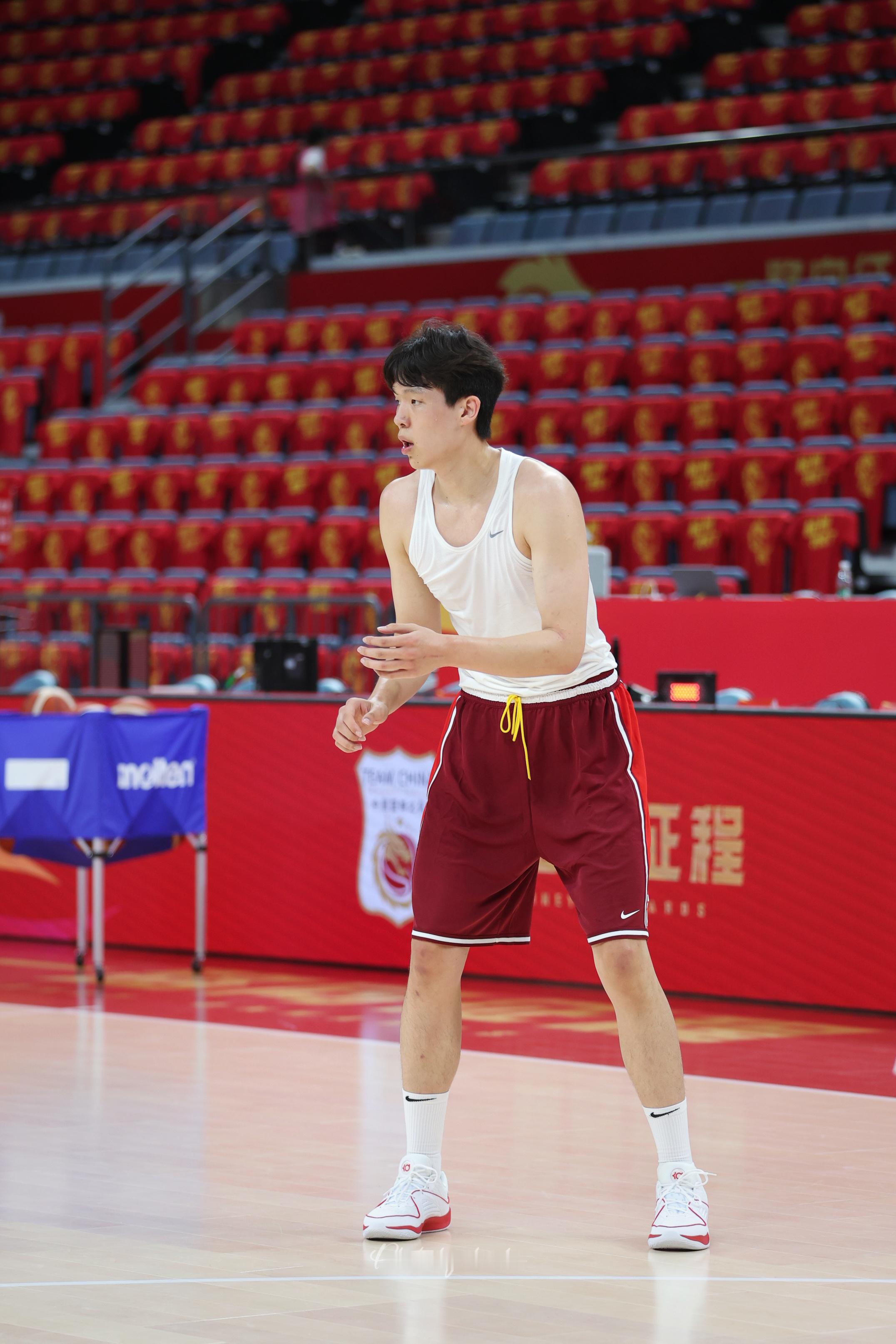 郭导这话没毛病，但也挺让人唏嘘的。🏀杨瀚森在NBA发展联盟摸爬滚打了一年半，职