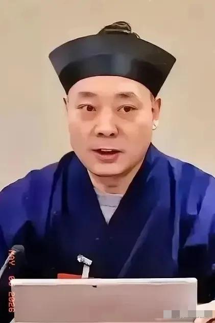 释永信的事还没完，又爆出大瓜了。
陕西道教协会会长胡诚林被实名举报，桩桩件件都透