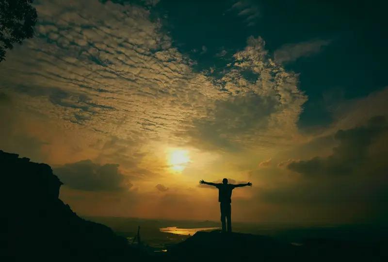 人生在世，我悟到了几个重要道理。心态是生活的调色盘，美国研究显示积极乐观的人解决