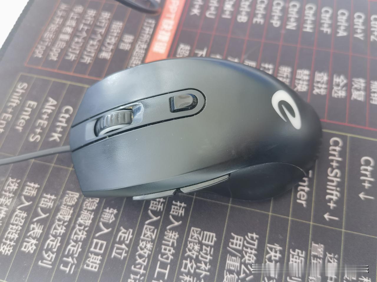 人间至美是随心安然
 
       人这一生，最好的生活从不是追名逐利、风光无