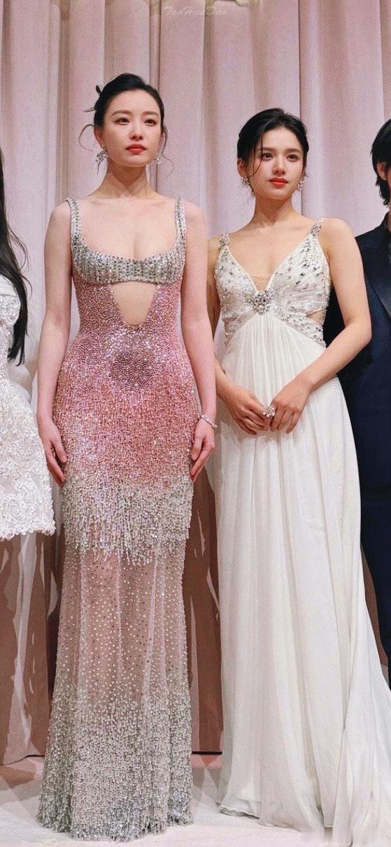 两个美女 