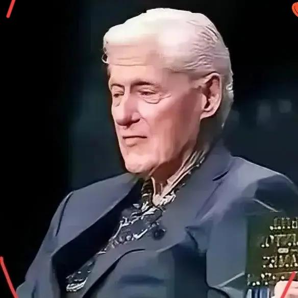 多年前，美国前总统克林顿在回忆录里写下的一段话，坦诚得近乎残酷，如今再读依旧让人