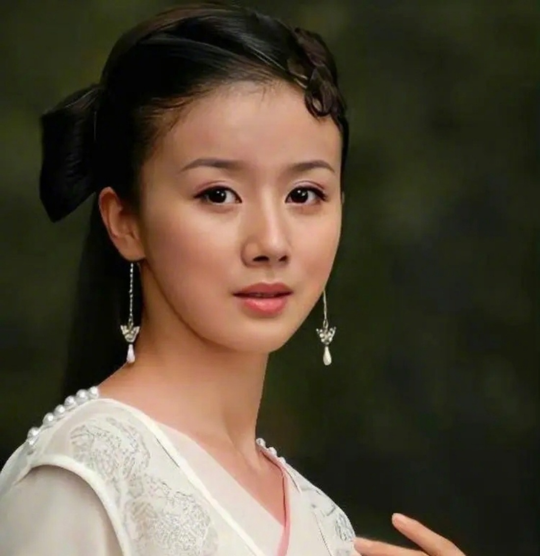 演员孙菲菲回应整容失败她之前真的是小白花类型的，很好看的！ ​​​