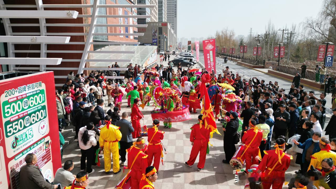 非遗闹新春 年味满安宁
——安宁区春节文旅市场活力迸发 单日接待5.8万人次
 