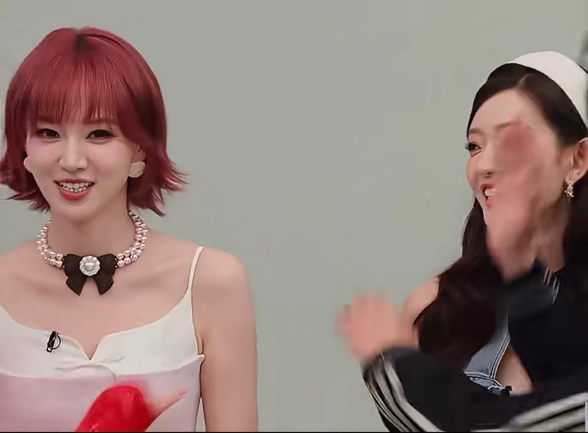 黄灿灿自曝假唱过黄灿灿说没全开麦过黄灿灿直播真诚到离谱，自曝过往演唱经历，谢娜齐